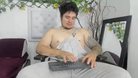 Snapshot of narciso_kh chatting on 15, 10, 2025 deibyd online show from 15, 10, 2025