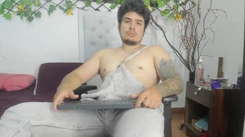 Snapshot of narciso_kh chatting on 15, 10, 2025 deibyd online show from 15, 10, 2025