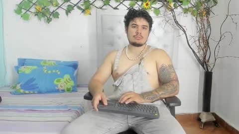 Snapshot of narciso_kh chatting on 19, 10, 2025 deibyd online show from 19, 10, 2025