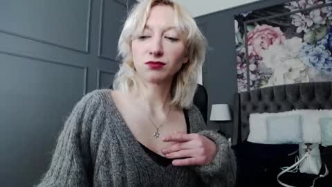 Snapshot of natalie_bitton chatting on 2, 12, 2024 Natalie online show from 2, 12, 2024