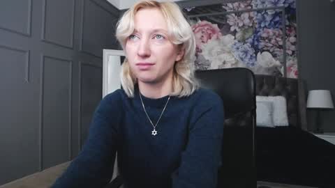 Snapshot of natalie_bitton chatting on 8, 12, 2024 Natalie online show from 8, 12, 2024