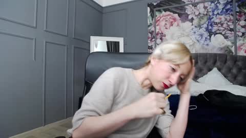 Snapshot of natalie_bitton chatting on 11, 12, 2024 Natalie online show from 11, 12, 2024