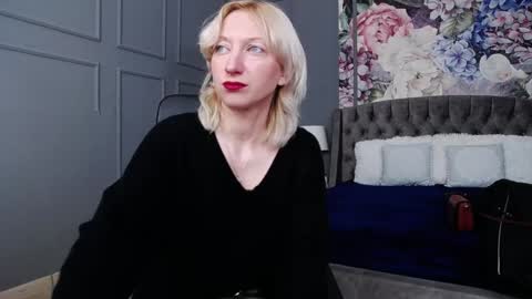Snapshot of natalie_bitton chatting on 13, 12, 2024 Natalie online show from 13, 12, 2024