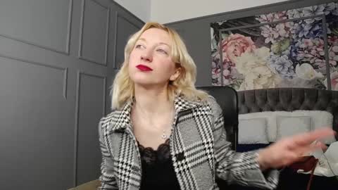 Snapshot of natalie_bitton chatting on 21, 12, 2024 Natalie online show from 21, 12, 2024
