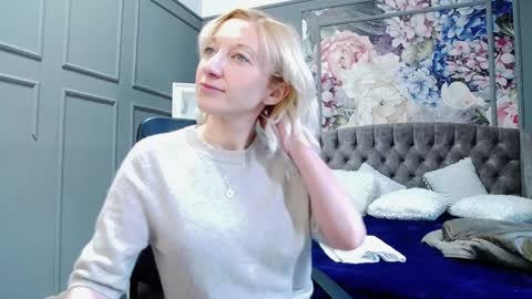 Snapshot of natalie_bitton chatting on 2, 1, 2025 Natalie online show from 2, 1, 2025