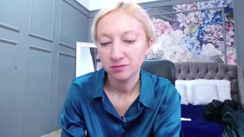 Snapshot of natalie_bitton chatting on 9, 1, 2025 Natalie online show from 9, 1, 2025