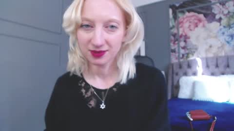 Snapshot of natalie_bitton chatting on 4, 2, 2025 Natalie online show from 4, 2, 2025