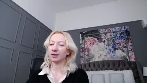 Snapshot of natalie_bitton chatting on 8, 2, 2025 Natalie online show from 8, 2, 2025