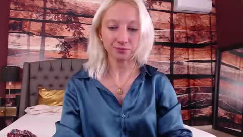Snapshot of natalie_bitton chatting on 9, 10, 2025 Natalie online show from 9, 10, 2025