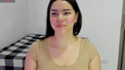 Snapshot of natasha_su chatting on 8, 1, 2025 Natalia online show from 8, 1, 2025