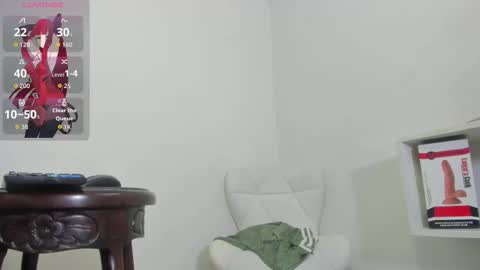 Nathalia Isaza online show from 4, 12, 2025