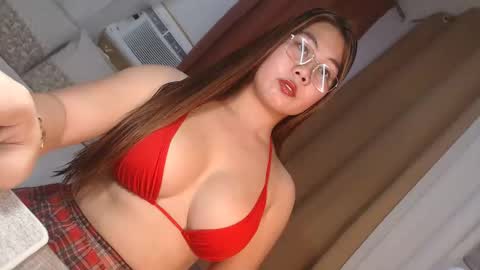 Snapshot of nathalie_hart chatting on 7, 5, 2026 Queen Marga online show from 7, 5, 2026