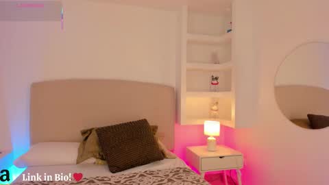 Snapshot of nathalyn05 chatting on 23, 10, 2025 NATHALY online show from 23, 10, 2025