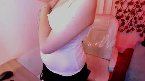 Snapshot of nathalyy_ds chatting on 17, 12, 2025 nathalyy_ds online show from 17, 12, 2025