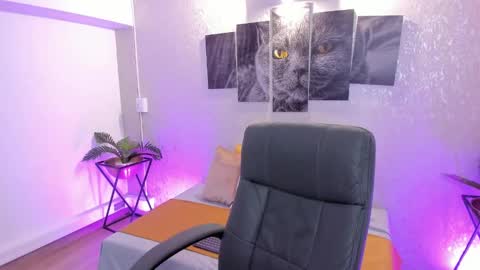 Snapshot of natt_collins chatting on 12, 11, 2025 Natalia online show from 12, 11, 2025