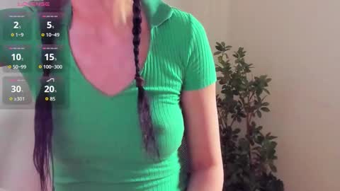 Snapshot of natural_form chatting on 15, 10, 2025 peach online show from 15, 10, 2025