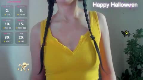 Snapshot of natural_form chatting on 28, 10, 2025 peach online show from 28, 10, 2025