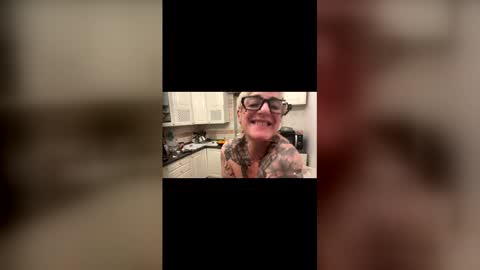 naturalbornsinfull online show from 21, 12, 2025