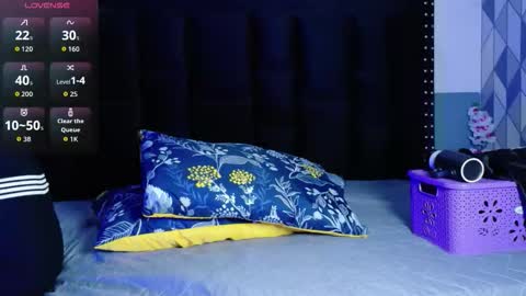 Gwen  online show from 3, 12, 2025