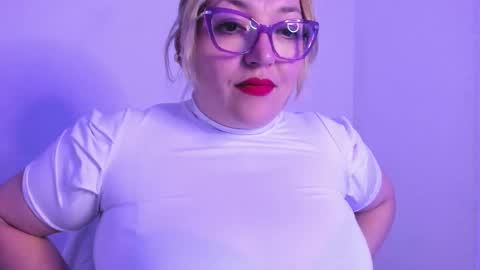 Snapshot of naty__mature_ chatting on 4, 10, 2025 Nataly online show from 4, 10, 2025