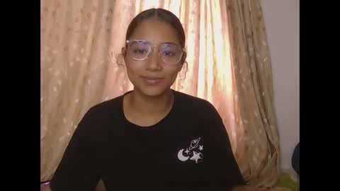 Snapshot of natzurit chatting on 5, 12, 2025 Natzu online show from 5, 12, 2025