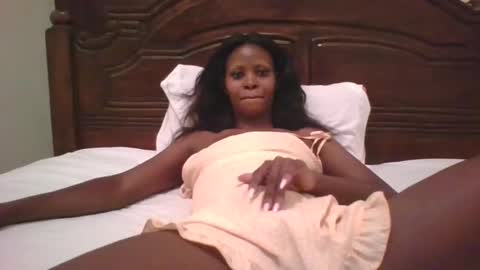 Snapshot of naughty_babe000 chatting on 10, 9, 2025 alisha online show from 10, 9, 2025