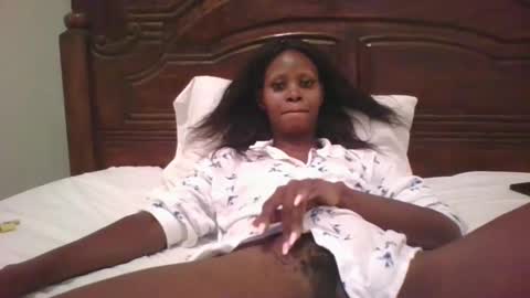 Snapshot of naughty_babe000 chatting on 11, 9, 2025 alisha online show from 11, 9, 2025