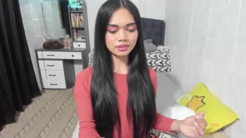 Snapshot of naughty_emmats chatting on 1, 2, 2025 emma online show from 1, 2, 2025