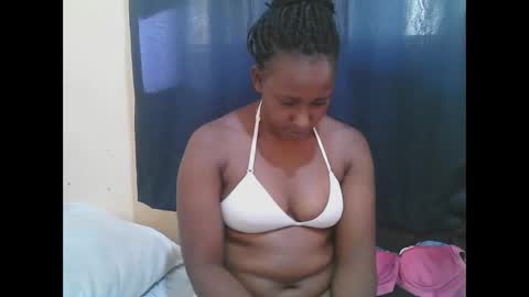 Snapshot of naughty_slender2 chatting on 12, 10, 2025 jn online show from 12, 10, 2025