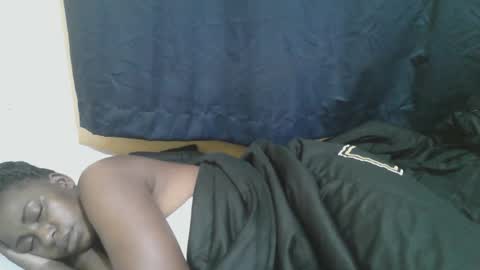 Snapshot of naughty_slender2 chatting on 14, 10, 2025 jn online show from 14, 10, 2025