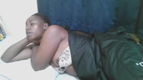 Snapshot of naughty_slender2 chatting on 28, 10, 2025 jn online show from 28, 10, 2025