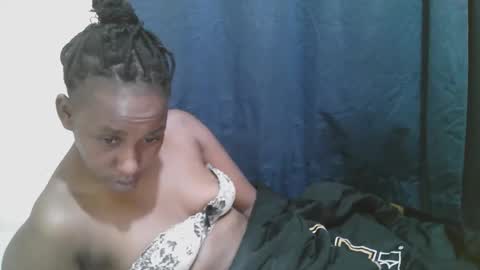 Snapshot of naughty_slender2 chatting on 30, 10, 2025 jn online show from 30, 10, 2025