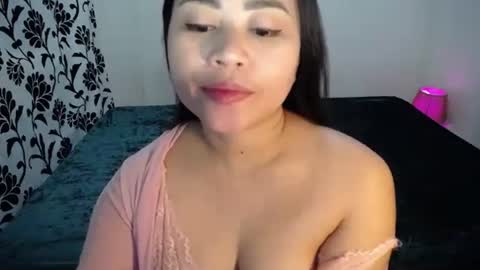 Snapshot of naughtyandsweetx chatting on 4, 10, 2025 May online show from 4, 10, 2025