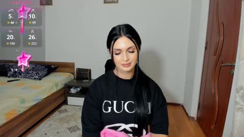 Snapshot of naughtycleo chatting on 6, 12, 2024 cleo online show from 6, 12, 2024