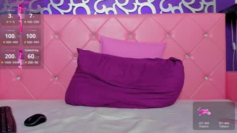 Snapshot of naughtycleo chatting on 8, 1, 2025 cleo online show from 8, 1, 2025