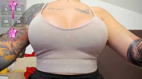 Snapshot of naughtycleo chatting on 19, 9, 2025 cleo online show from 19, 9, 2025