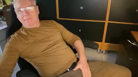 naughtydaddyla online show from 14, 12, 2025