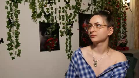 Mya Alexya online show from 9, 11, 2025
