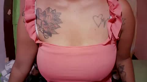 naughtymom_33 online show from 27, 10, 2025