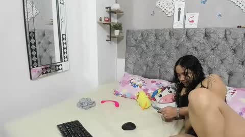 Snapshot of nay_and_aleja chatting on 4, 12, 2024 nay_and_aleja online show from 4, 12, 2024