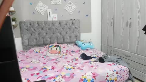 Snapshot of nay_and_aleja chatting on 4, 12, 2024 nay_and_aleja online show from 4, 12, 2024