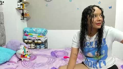 Snapshot of nay_and_aleja chatting on 12, 10, 2025 nay_and_aleja online show from 12, 10, 2025