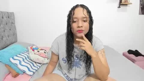 Snapshot of nay_and_aleja chatting on 1, 12, 2025 nay_and_aleja online show from 1, 12, 2025