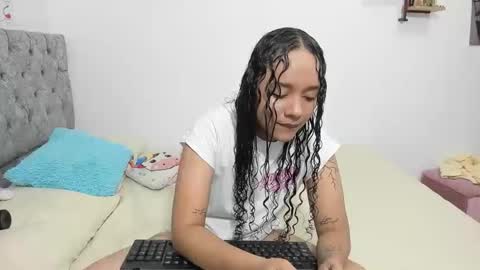 Snapshot of nay_and_aleja chatting on 15, 12, 2025 nay_and_aleja online show from 15, 12, 2025