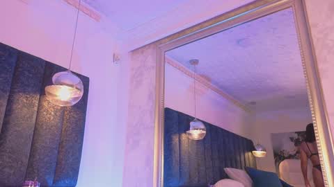 Juli  online show from 31, 1, 2025