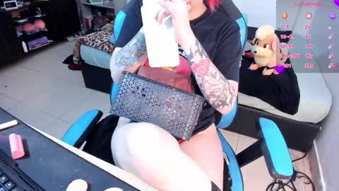 Geek Nicole    im Neeko UwU online show from 20, 9, 2025