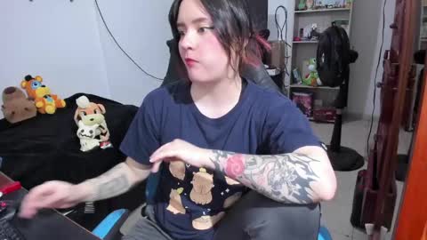 Snapshot of neeko_lol_ chatting on 19, 4, 2026 Geek Nicole im Neeko UwU online show from 19, 4, 2026