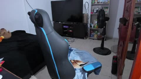 Snapshot of neeko_lol_ chatting on 2, 5, 2026 Geek Nicole im Neeko UwU online show from 2, 5, 2026