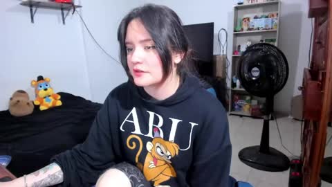 Snapshot of neeko_lol_ chatting on 10, 5, 2026 Geek Nicole im Neeko UwU online show from 10, 5, 2026