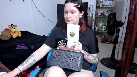Snapshot of neeko_lol_ chatting on 24, 5, 2026 Geek Nicole im Neeko UwU online show from 24, 5, 2026